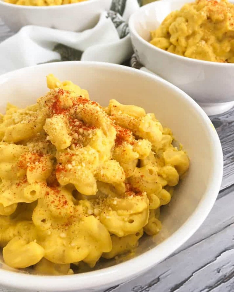 close up of cheesy pasta in a white bowl.