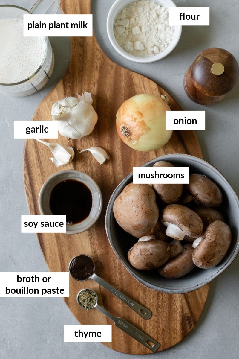 labeled image of the 8 ingredients needed for mushroom gravy.