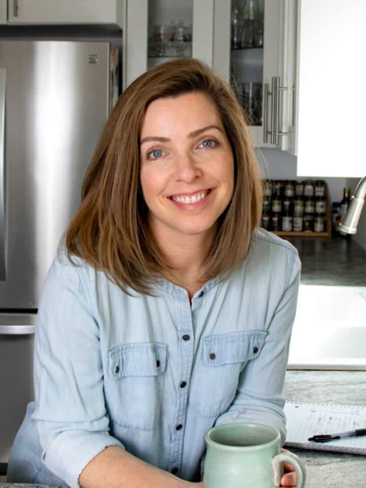 a photo of Lori Rasmussen in her kitchen.