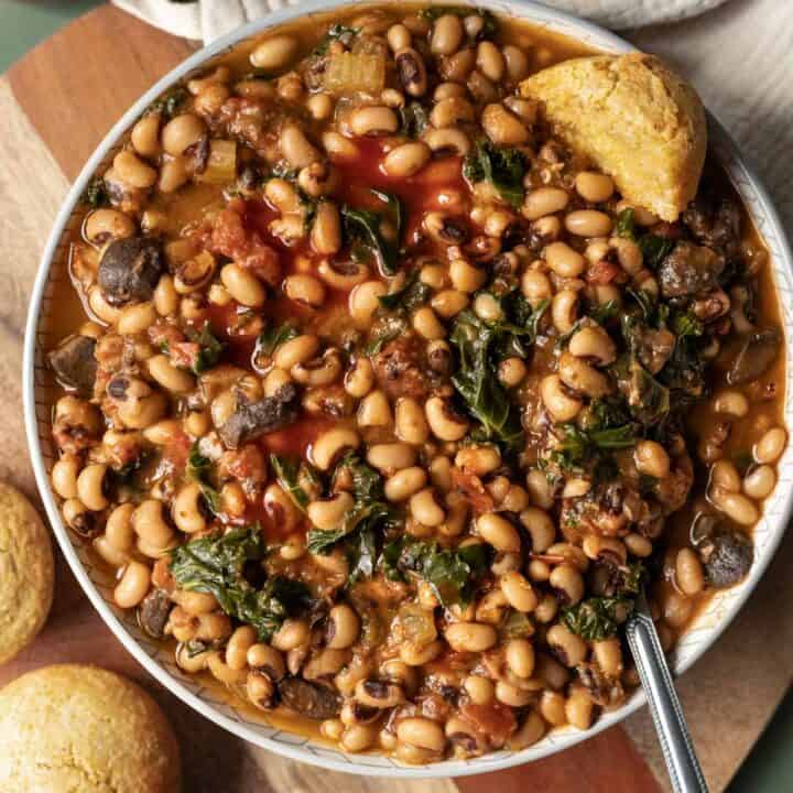 Instant Pot black eyed peas in a serving bowl.