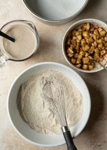 Wet and dry ingredients for the cake batter in separate bowls.